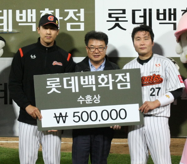 오늘의 수훈선수 용덕한 배장호 선수